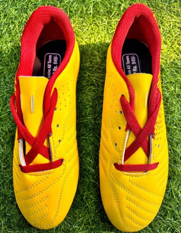 Kipsta football boots